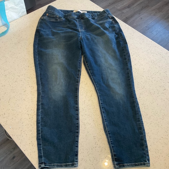 Signature by Levi Strauss Denim - Levi Strauss. Signature shaping pull-on Skinny